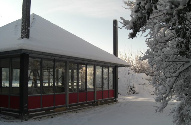 kleurrijk_theehuis_sneeuw